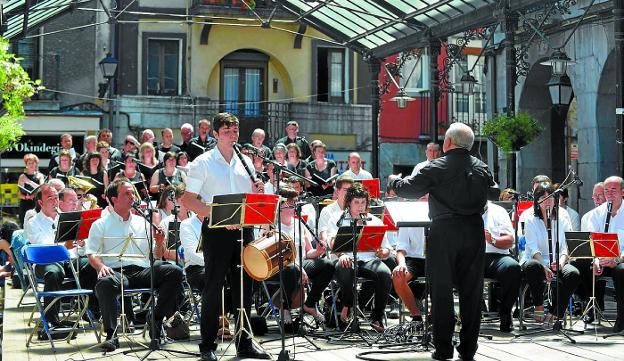 Igartza Musika. Este ciclo trae la actución de la Banda Municipal de Txistularis de Tolosa, el día 22. 