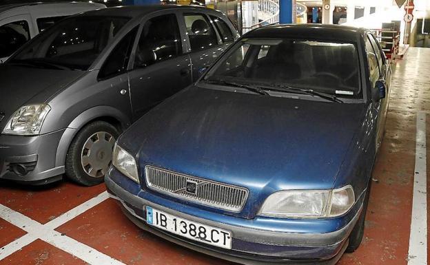 Vehículo estacionado en un parking de Palma desde el año 2009. 