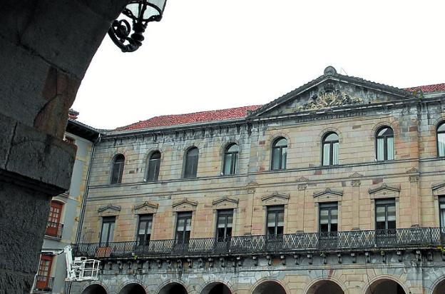 Fachada del Real Seminario que alberga la Uned.