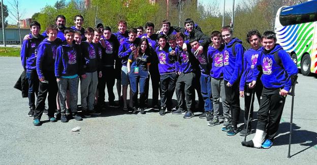 Ambiente. La expedición infantil y cadete arrasatearra disfrutó de unos días aunando la práctica deportiva con la diversión. 