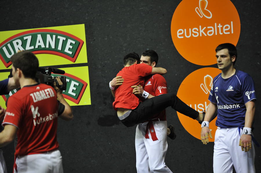 Ezkurdia y Zabaleta se han calado esta tarde las txapelas del Campeonato de Parejas tras pasar por un encima de Elezkano II y Rezusta (22-9)