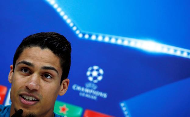 Raphael Varane, ante los medios