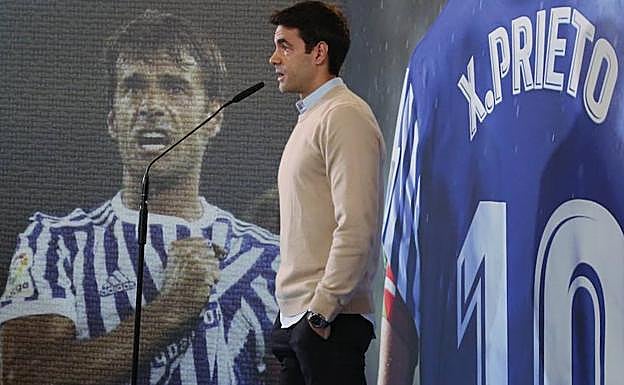 Xabi Prieto durante su intervención ante los medios. 