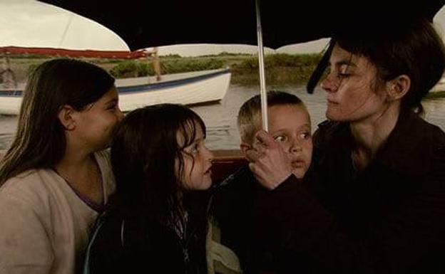 Imagen principal - John Simm, Shirley Henderson y los niños protagonistas de 'Everyday' (2012).