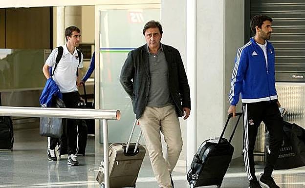 Loren junto a Xabi Prieto en un viaje de la Real Sociedad. 