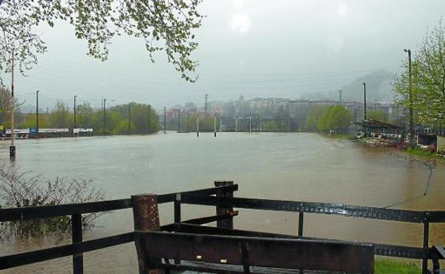 Landare, totalmente anegado de agua durante la mañana de ayer jueves. 