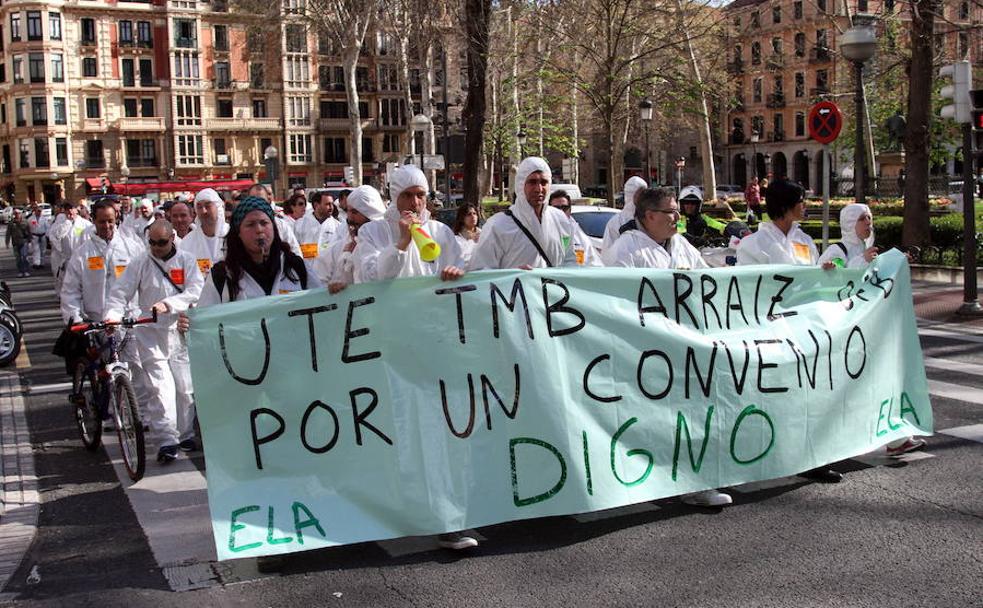 Manifestacion de trabajadores de TMB Arraiz, dedicada al reciclaje de residuos en Bizkaia, hace dos años.