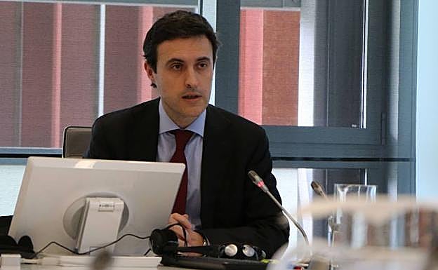 Larrañaga, diputado de Hacienda de Gipuzkoa, durante una comparecencia.