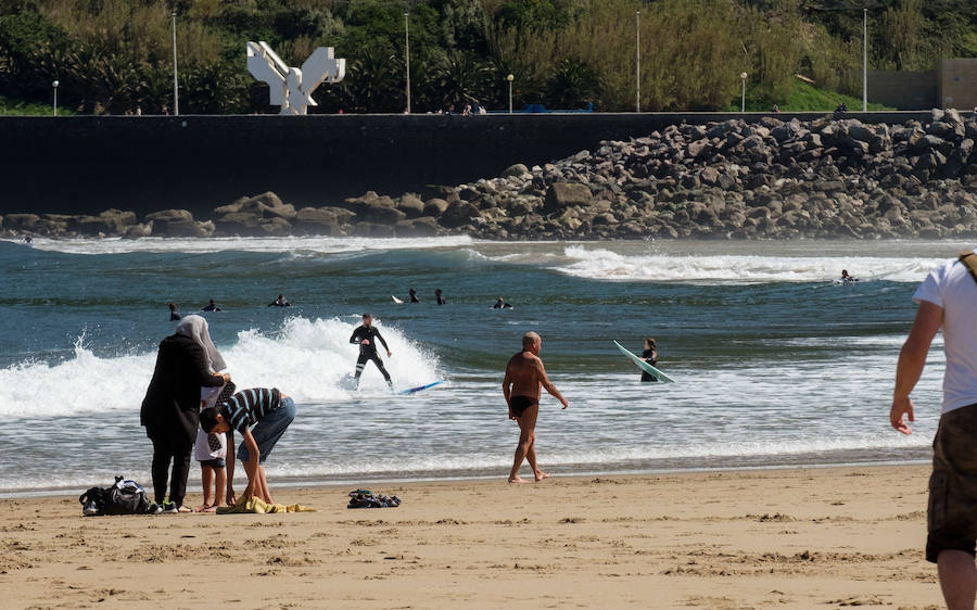 Fotos: Primer día de sol y playa en Donostia