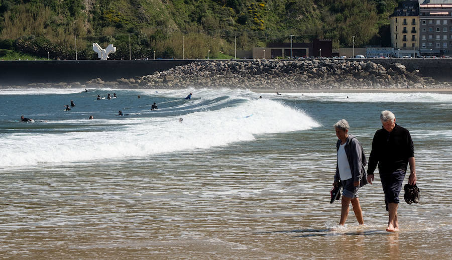 Fotos: Primer día de sol y playa en Donostia