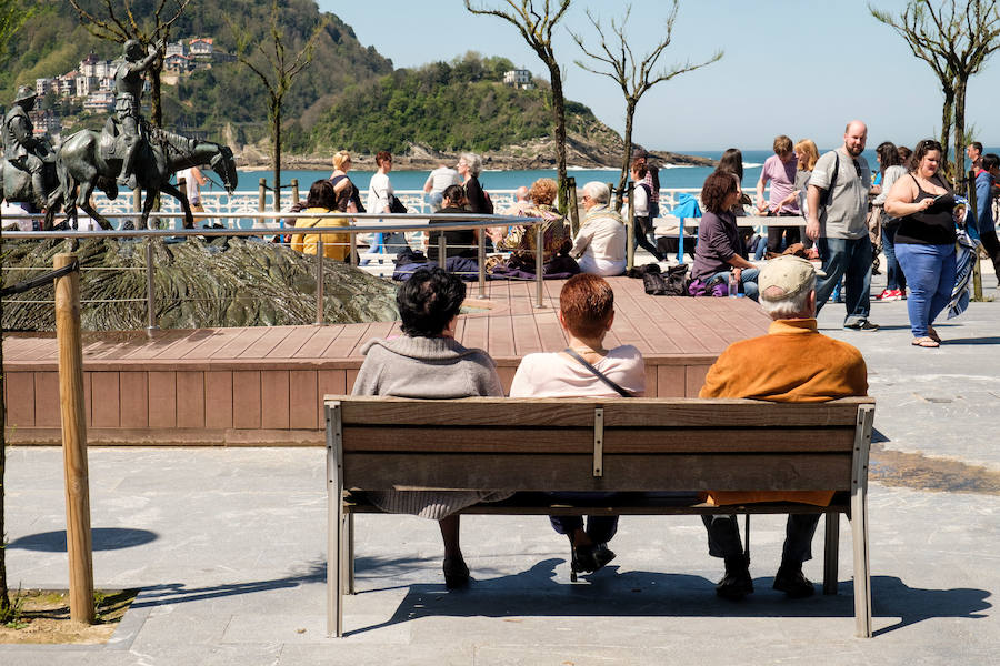Fotos: Primer día de sol y playa en Donostia
