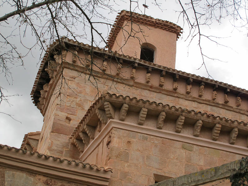 En un recóndito rincón de La Rioja, al pie de las altas cumbres de la sierra de la Demanda, San Millán de la Cogolla fue testigo hace mil años del nacimiento de una lengua