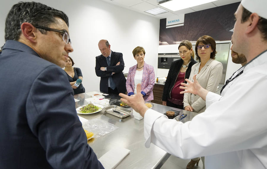 La investigación para la salud y la sostenibilidad, la innovación o el emprendizaje son ya parte integral de la gastronomía, tanto que el Basque Culinary Center ha pasado a integrar la Red Vasca de Ciencia, Tenología e Innovación.