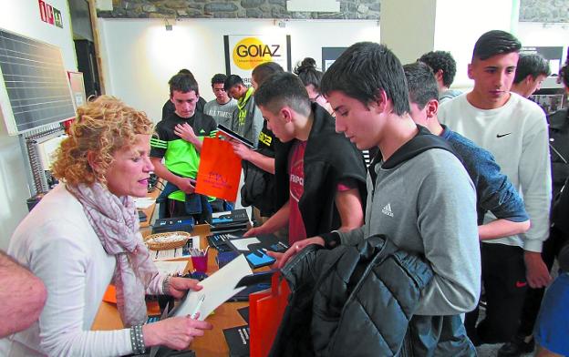 Asistencia. Más de 300 alumnos de la comarca visitarán entre ayer y hoy la feria Goiaz!. 