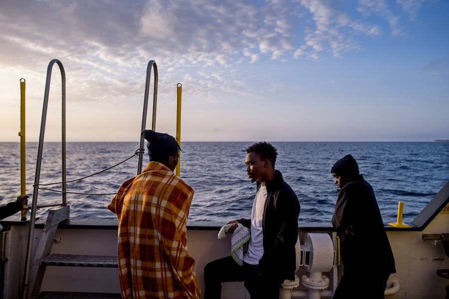 El buque «Aquarius» es el único que continúa con labores de rescate a inmigrantes y solicitantes de asilo en el mar Mediterráneo