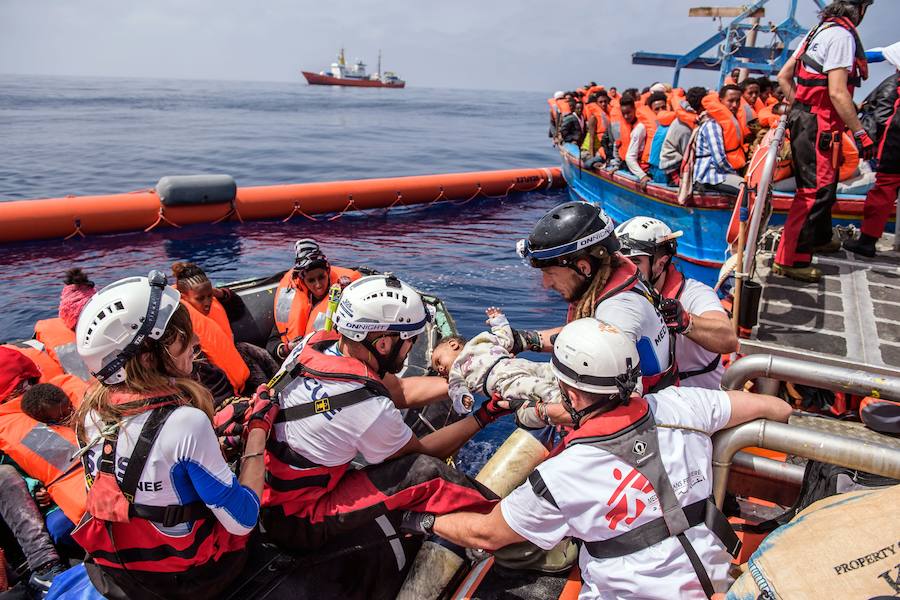 El buque «Aquarius» es el único que continúa con labores de rescate a inmigrantes y solicitantes de asilo en el mar Mediterráneo