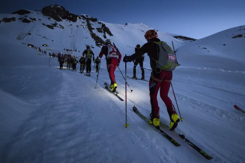 La carrera 'Patrulla de los Glaciares' (' Glacier Patrol race'), en las cercanías de Arolla, Suiza, recorre la frontera montañosa entre Suiza e Italia, desde Zermatt a Verbier. Organizada por la armada suiza, los competidores corren 53 kilómetros, ascendiendo 3.994 metros y descendiendo 4.090 metros, durante tres días de competición.