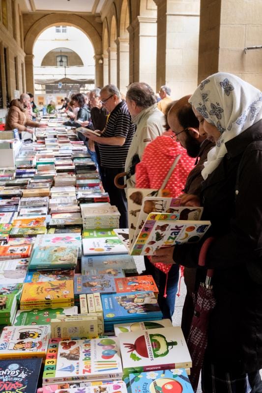 Fotos: Las librerias se trasladan a la plaza Gipuzkoa