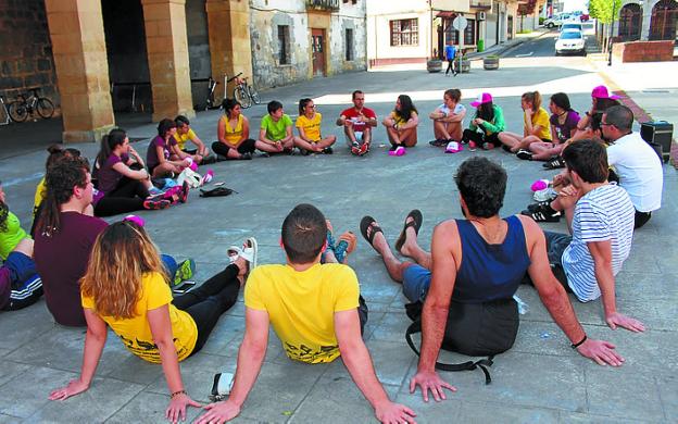 San Juan plaza acogió tanto la sesión de zumba como una charla sobre ocupación. 