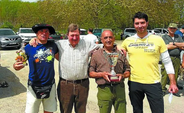 Premios. Joseba Iribekanpos, Miguel Lazpiur, Juan Kruz Mendizabal e Iban Igartua. 