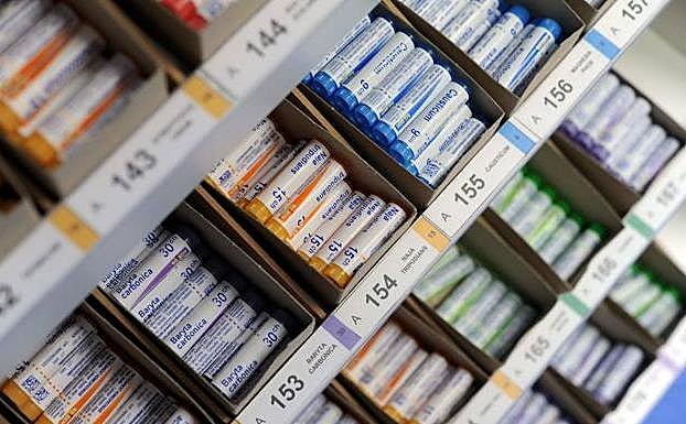 Los médicos españoles piden al Gobierno que se impida vender productos homeopáticos en farmacias