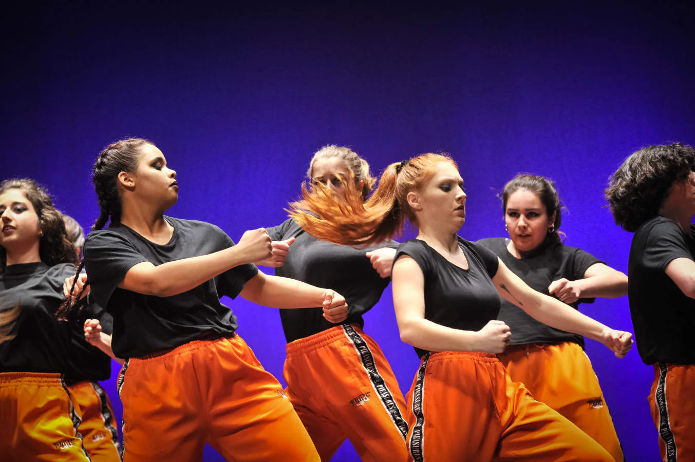 Fotos: Exhibicion de la escuelas de danza en el auditorio Bastero de Andoain