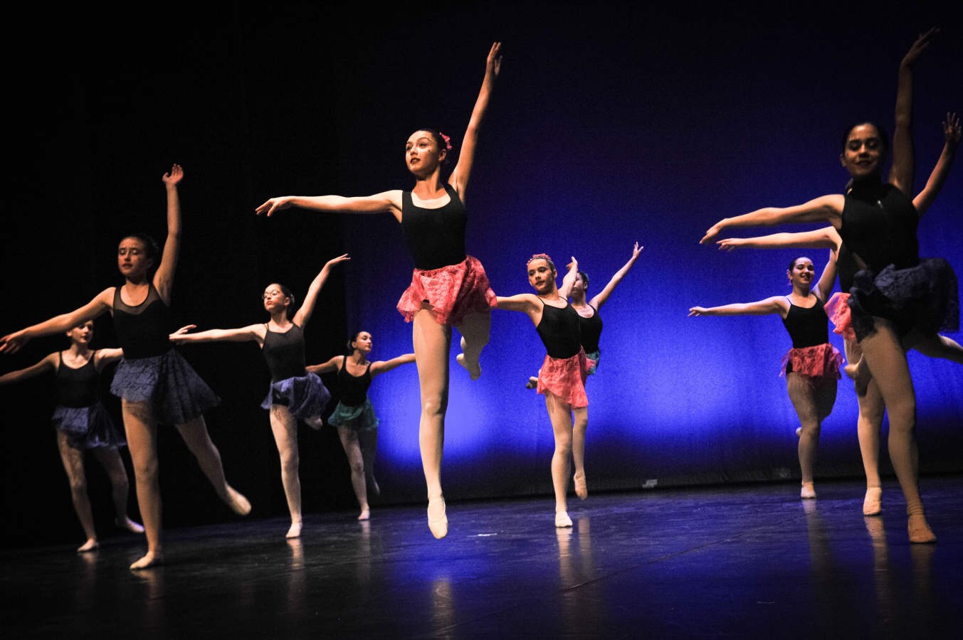 Fotos: Exhibicion de la escuelas de danza en el auditorio Bastero de Andoain