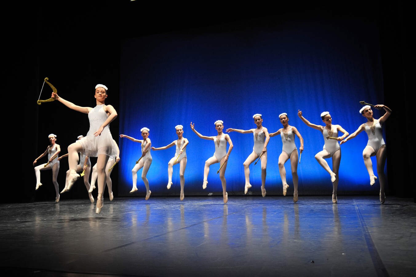 Fotos: Exhibicion de la escuelas de danza en el auditorio Bastero de Andoain