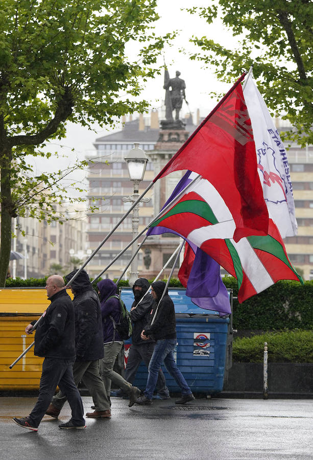 LAB, UGT y CC OO han celebrado manifestaciones en San Sebastián con motivo del Primero de Mayo. Las dos últimas centrales han marchado juntas.