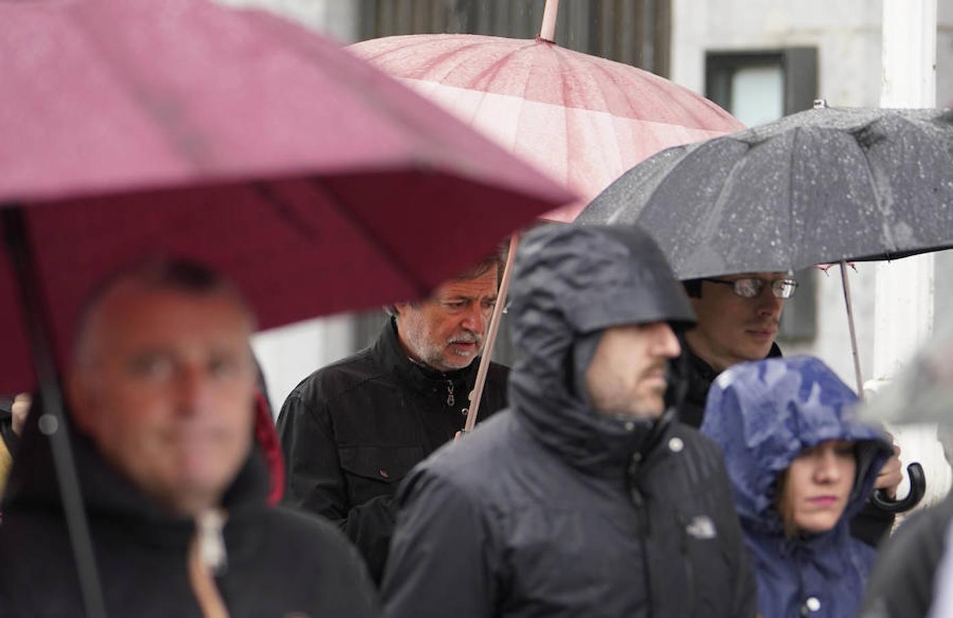LAB, UGT y CC OO han celebrado manifestaciones en San Sebastián con motivo del Primero de Mayo. Las dos últimas centrales han marchado juntas.