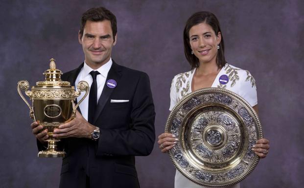 Roger Federer y Garbiñe Muguruza, campeones de Wimbledon en 2017. 