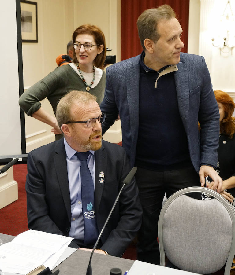 Los promotores del manifiesto 'ETA quiere poner el contador a cero' han presentado este miércoles en un hotel de San Sebastián, ante intelectuales y víctimas del terrorismo, el contenido de este documento, suscrito ya por más de 40.000 personas en la plataforma change.org.