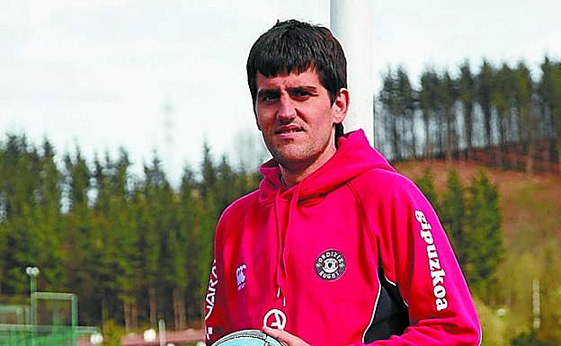 Aritz Garmendia, con el balón oval en Altamira. 