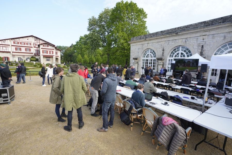 Villa Arnaga acoge la escenificación del final de ETA. Decenas de periodistas y hasta 89 invitados presenciarán la certificación del fin de la banda armada. 