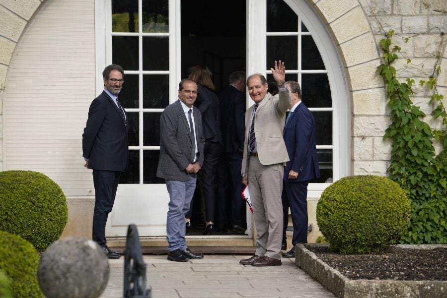 Villa Arnaga acoge la escenificación del final de ETA. Decenas de periodistas y hasta 89 invitados presenciarán la certificación del fin de la banda armada. 