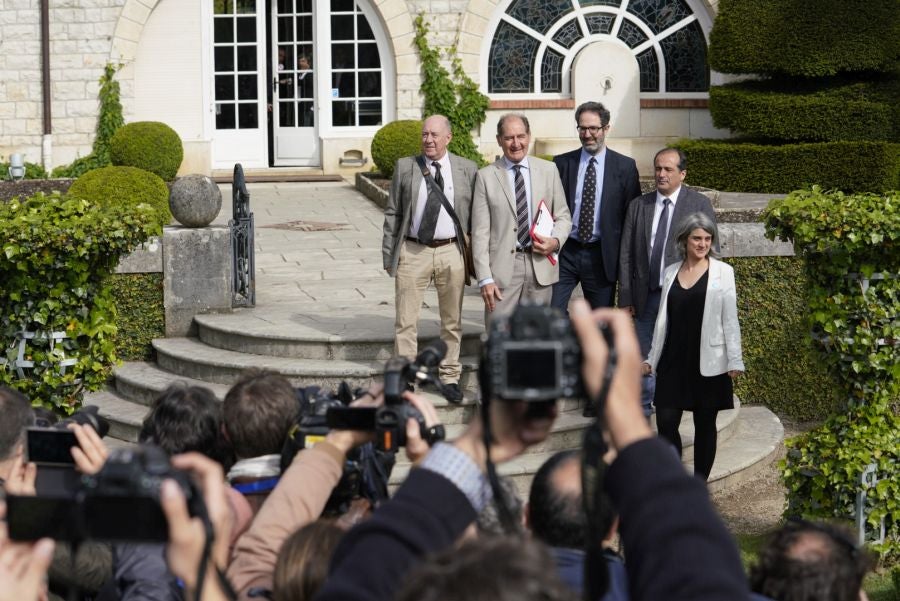 Villa Arnaga acoge la escenificación del final de ETA. Decenas de periodistas y hasta 89 invitados presenciarán la certificación del fin de la banda armada. 