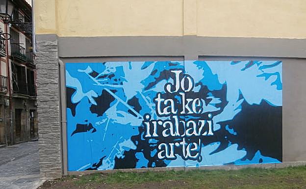 Cartel colocado en una calle de Arrasate