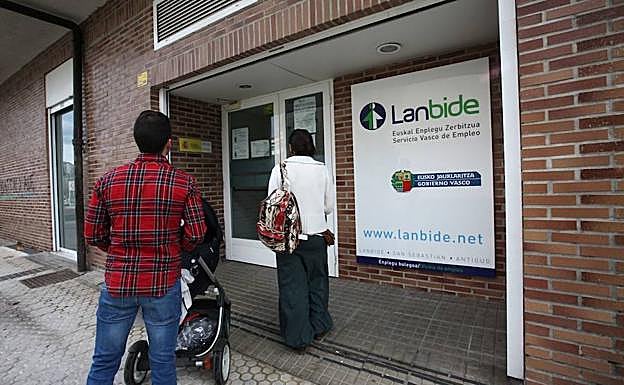 Gipuzkoa registra en abril 571 parados menos impulsada por los servicios