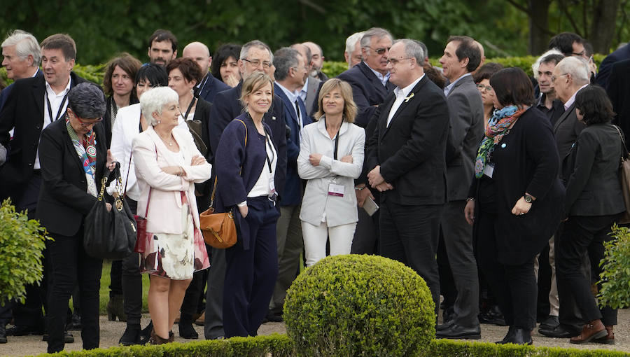 La villa Arnaga, en Kanbo, ha acogido la cumbre, organizada por el Grupo Internacional de Contacto (GIC), el Foro Social Permanente y la asociación vascofrancesa Bake Bidea, y que ha reunido a «personalidades internacionales» que han avalado la decisión de disolverse hecha pública este jueves por ETA.
