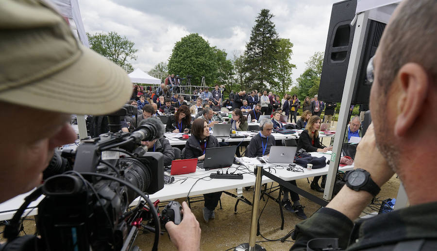 La villa Arnaga, en Kanbo, ha acogido la cumbre, organizada por el Grupo Internacional de Contacto (GIC), el Foro Social Permanente y la asociación vascofrancesa Bake Bidea, y que ha reunido a «personalidades internacionales» que han avalado la decisión de disolverse hecha pública este jueves por ETA.