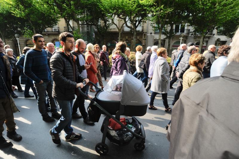 Miles de pensionistas han salido a las calles de la capital guipuzcoana para reivindicar, una vez más, por sus derechos. 