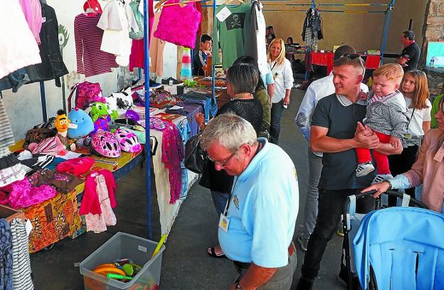 Mercadillo. Acogerá una docena puestos con productos variados. 