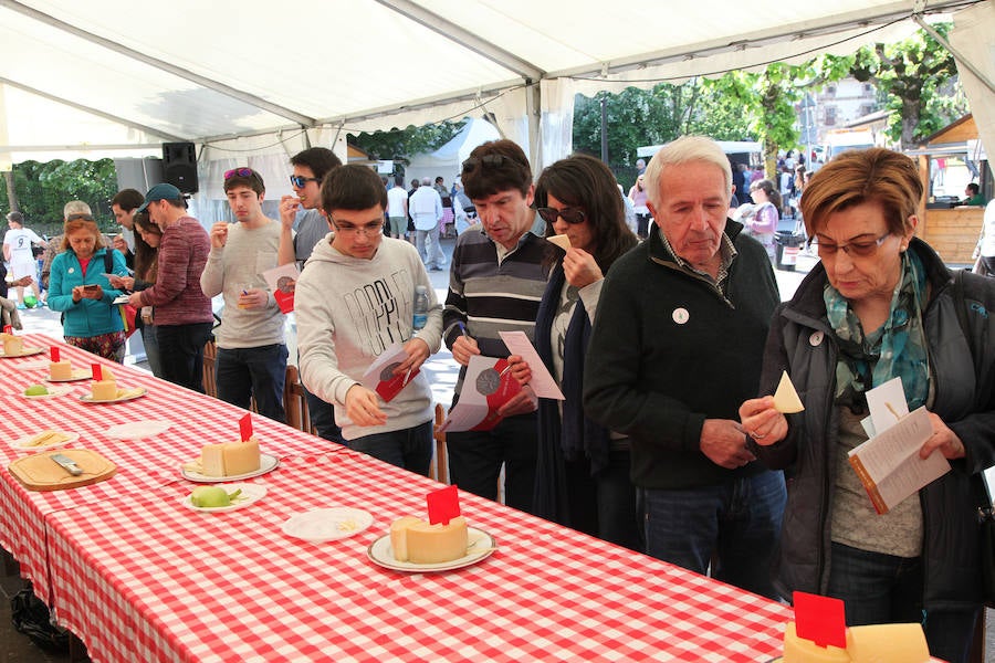 Idiazabal ha vivido este domingo una nueva edición de la Feria del Queso Vasco.