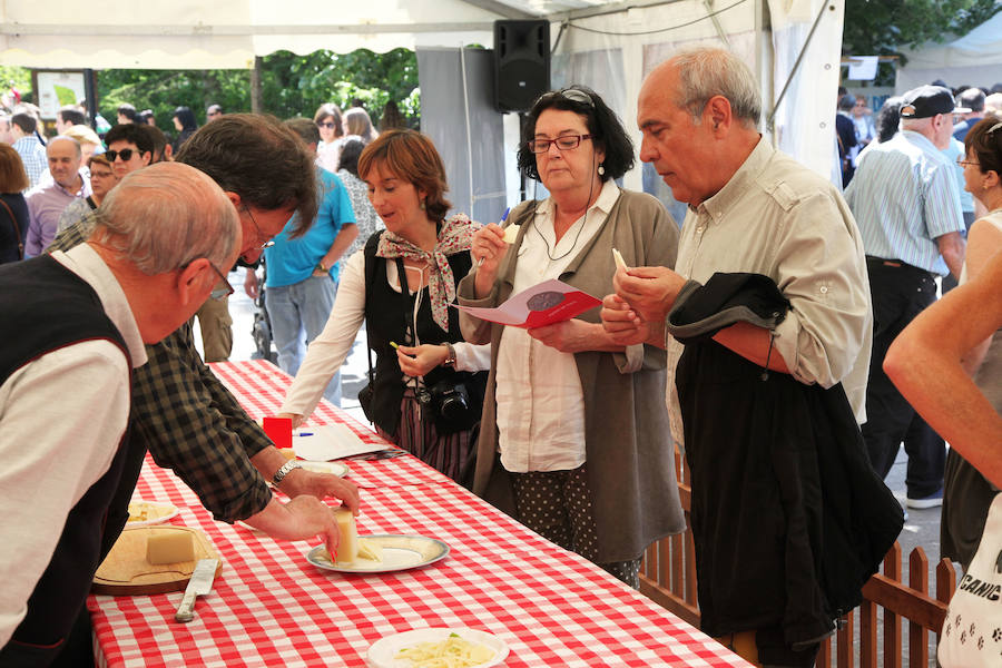 Idiazabal ha vivido este domingo una nueva edición de la Feria del Queso Vasco.