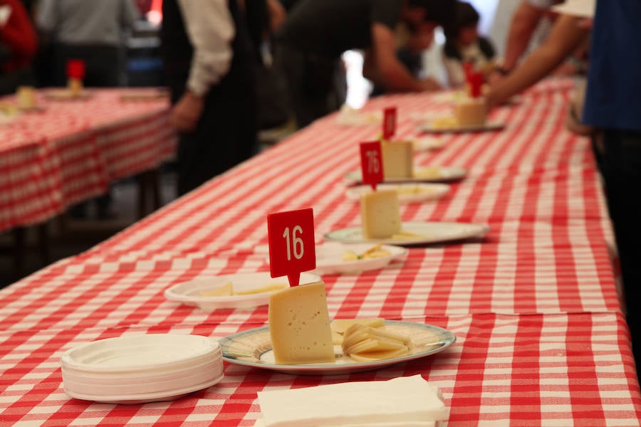 Idiazabal ha vivido este domingo una nueva edición de la Feria del Queso Vasco.