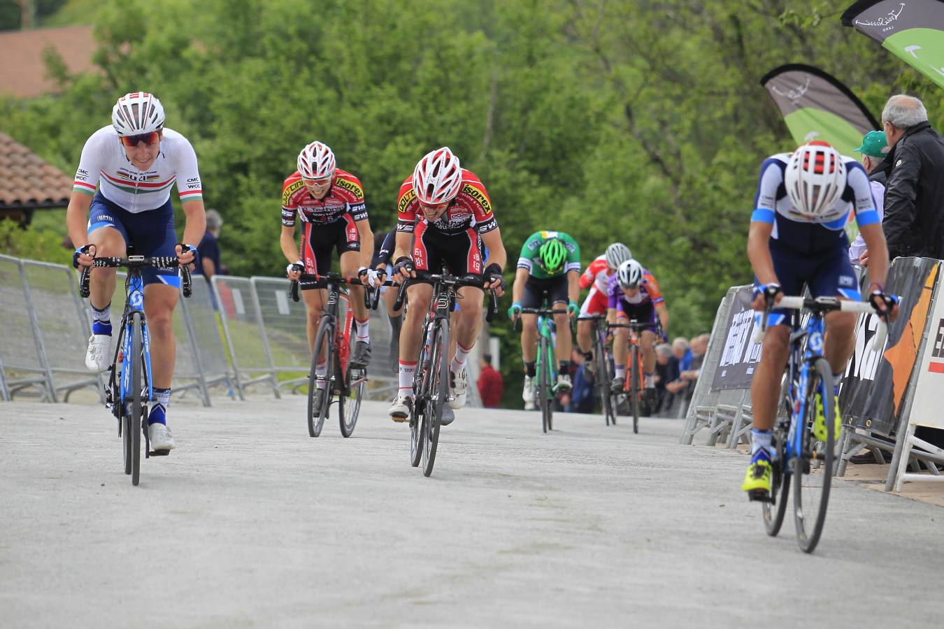 La Vuelta al Bidasoa de ciclismo ha arrancado este miércoles.