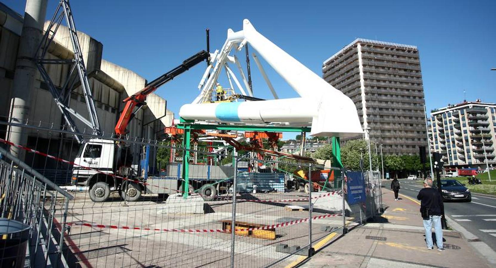 La megaestructura que sujetará la cubierta del remodelado campo de fútbol sigue ensamblando sus piezas en el entorno de Anoeta