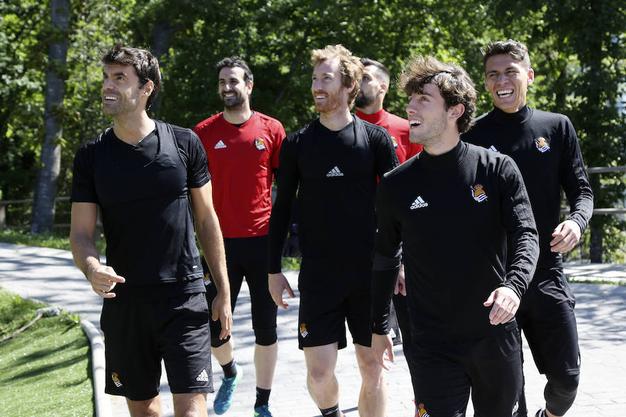 Los jugadores de la Real Sociedad han entrenado este viernes en Zubieta de cara al partido de mañana a las 16.15 horas en Anoeta contra el Leganés en Anoeta.