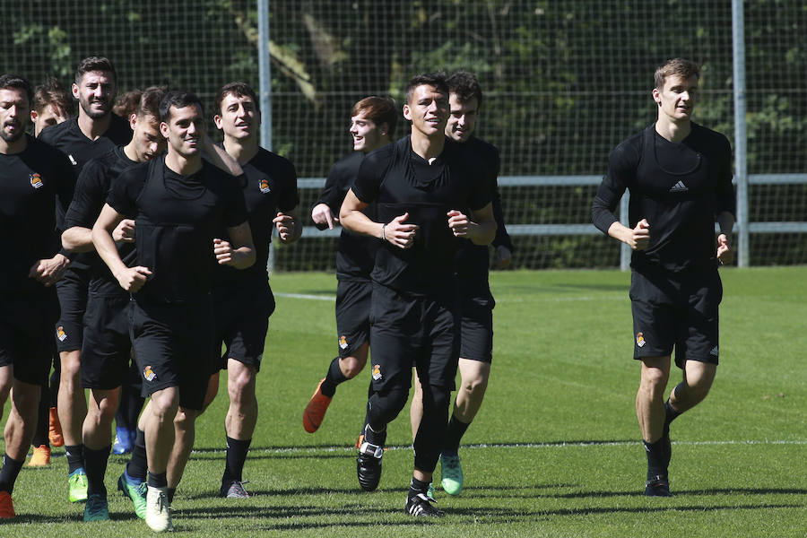 Los jugadores de la Real Sociedad han entrenado este viernes en Zubieta de cara al partido de mañana a las 16.15 horas en Anoeta contra el Leganés en Anoeta.