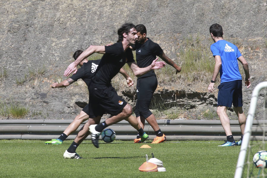 Los jugadores de la Real Sociedad han entrenado este viernes en Zubieta de cara al partido de mañana a las 16.15 horas en Anoeta contra el Leganés en Anoeta.